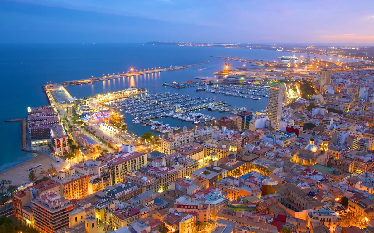 Vista de Alicante — reunificación de deudas con Agrupa