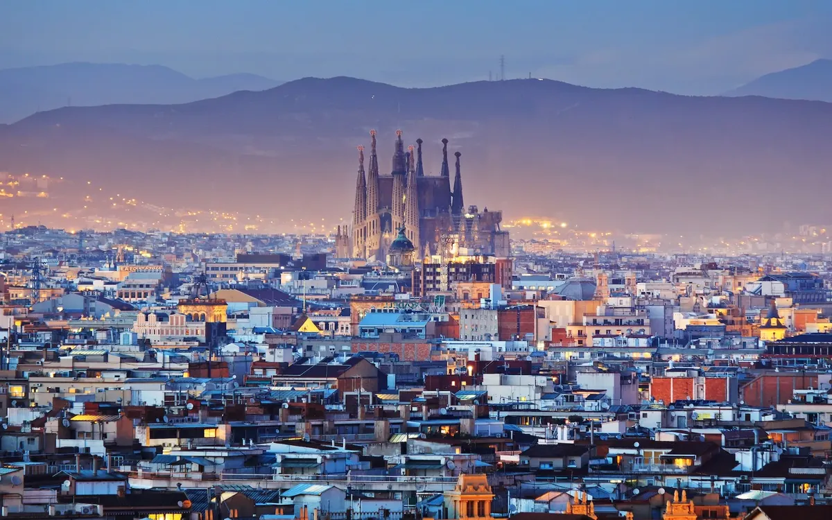 Vista de Barcelona — reunificación de deudas con Agrupa