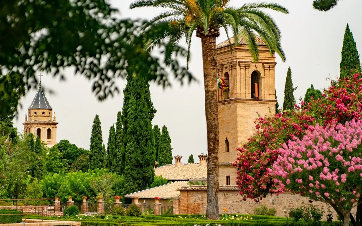 Vista de Granada — reunificación de deudas con Agrupa