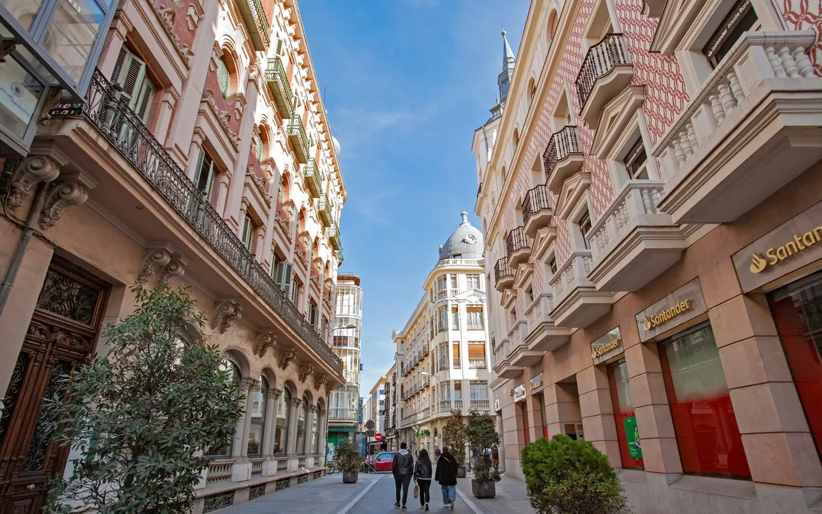 Vista de Valladolid — reunificación de deudas con Agrupa